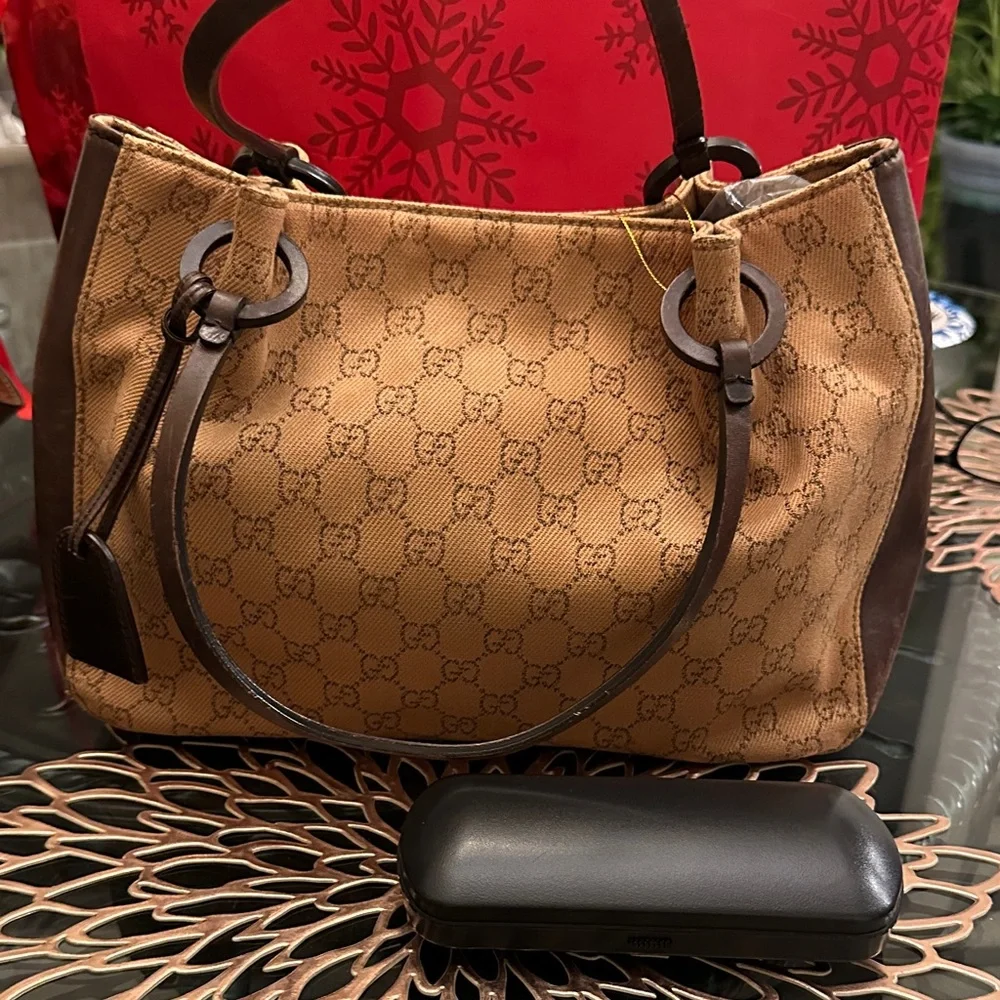 Gucci Signature Tan and Brown Messenger Bag - Picture 15 of 15